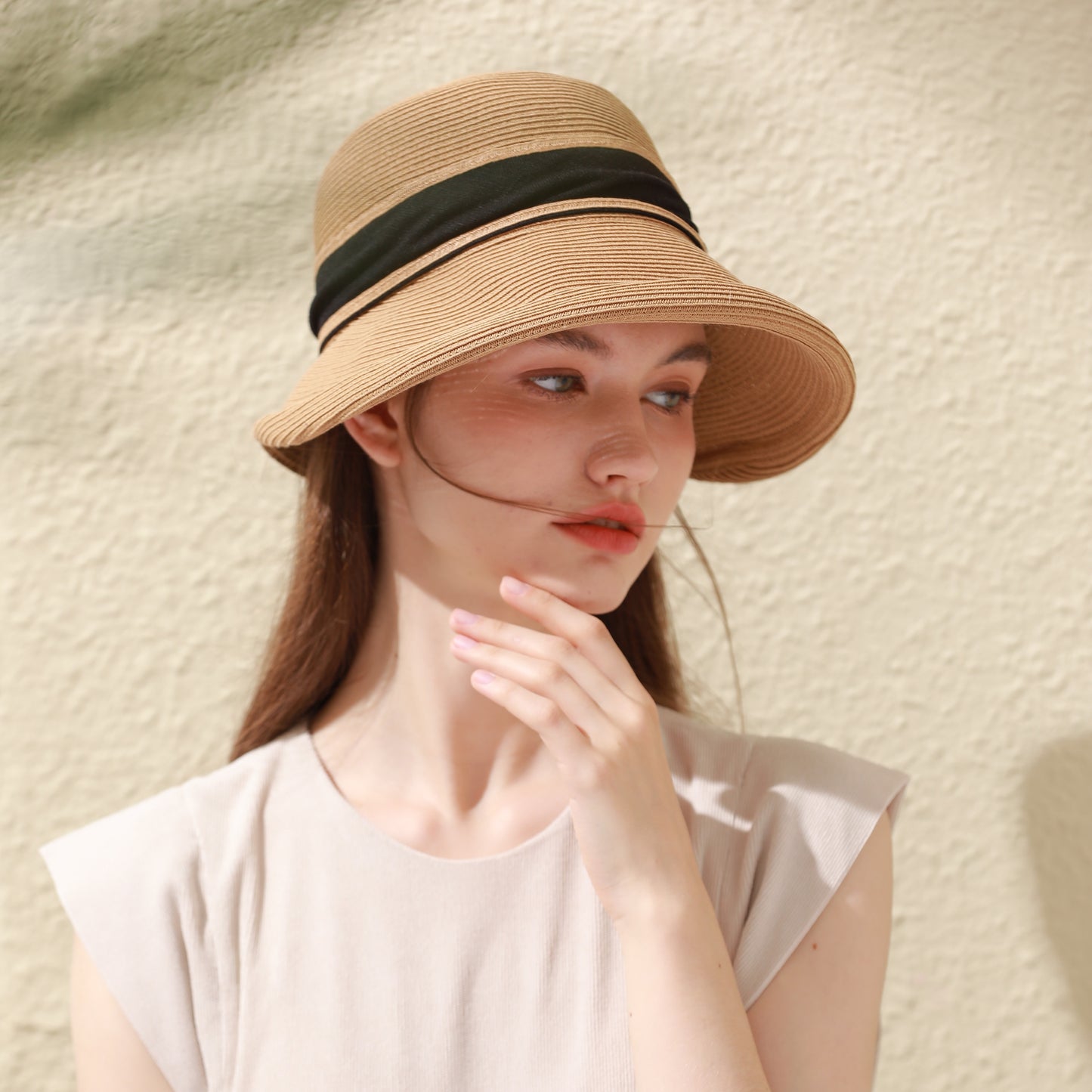Sombrero de paja para mujer estilo elegante – Ala ancha, protección solar UPF50+, transpirable, plegable, ideal para playa, vacaciones y uso diario – Talla ajustable 56-58 cm